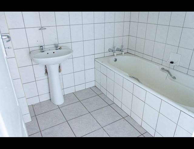 3 BEDROOM FLAT SOLD IN KILNER PARK